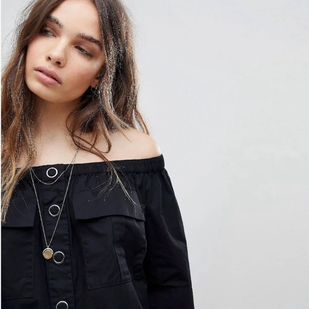 Free People Head Over Heels Off The Shoulder Top. NWT. $R78. Size Med Black